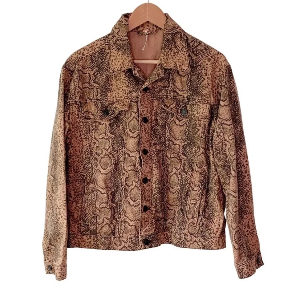 FREE PEOPLE‎ Snake Print Trucker Jacket in Brown Women's Small Button Up Pockets - Picture 2 of 9